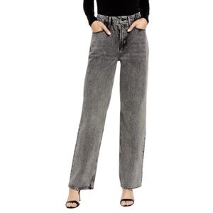 GOOD AMERICAN Relaxed Straight Jeans! Retail $155